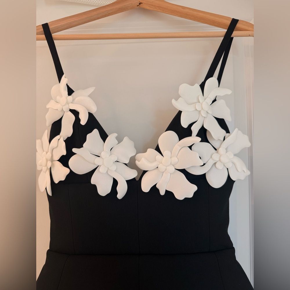 NEW BRONX AND BANCO EMMA MINI Black and White Floral Appliqué Mini Dress - Picture 4 of 10